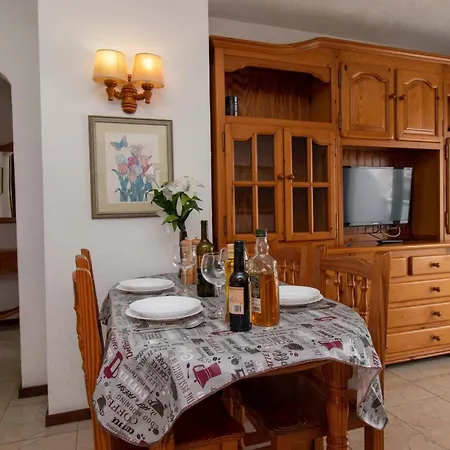 Floritas 19 - Two Bed Daire *